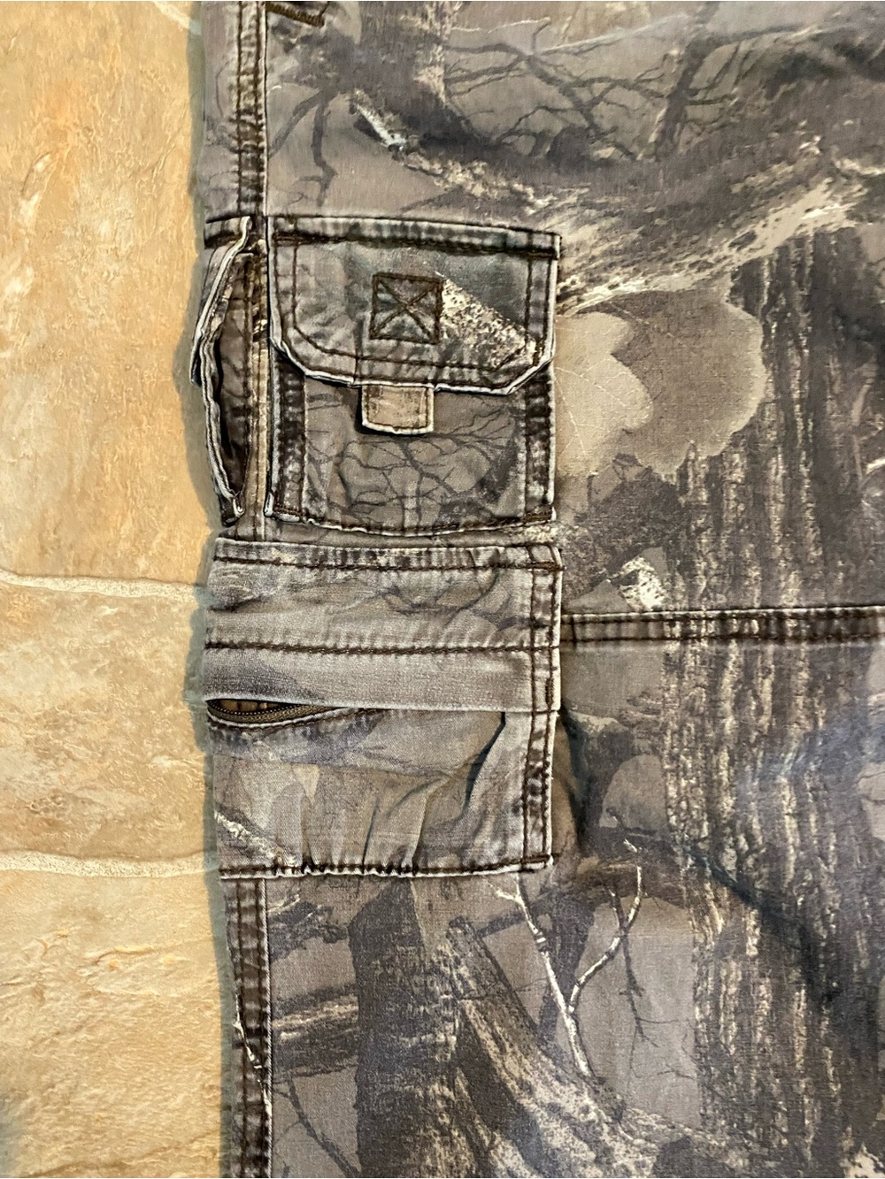 Hollister Men's Baggy Camouflage Cargo Pants size 28x30 - Picture 2 of 4
